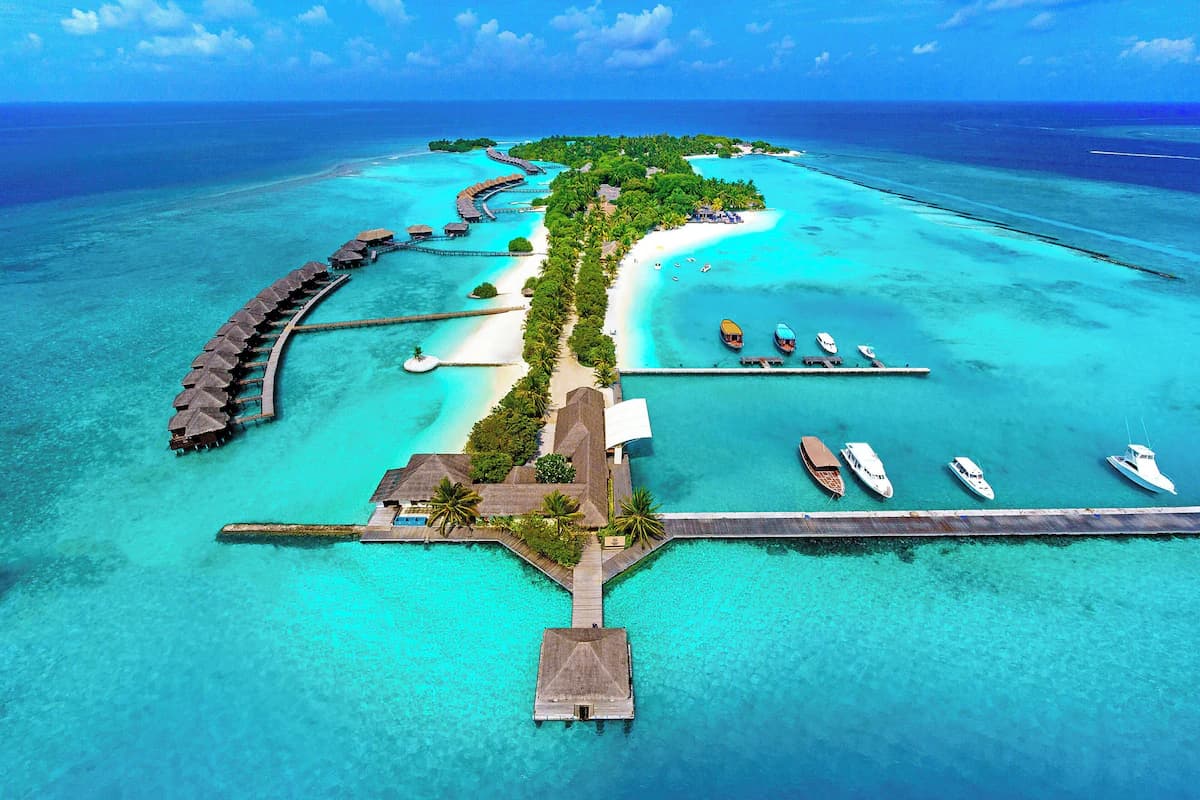 Sheraton Maldives Full Moon Resort & Spa - 5-star resort in South Malé (Kaafu Atoll) featuring pristine beaches, crystal-clear lagoon, and overwater villas