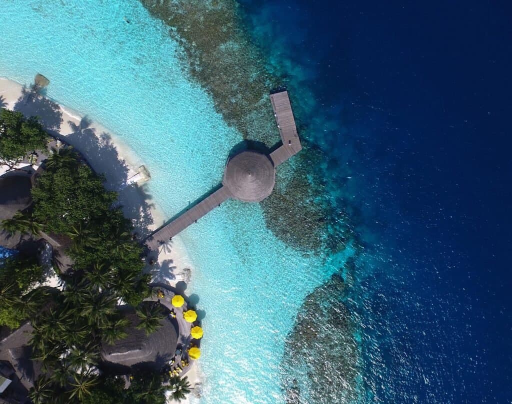 Dhawa Ihuru - 5-star resort in North Malé (Kaafu Atoll) featuring pristine beaches, crystal-clear lagoon, and overwater villas
